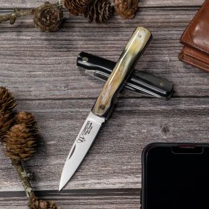 Navaja Cudeman Vendetta 451-A hoja de acero MoVa 1.4116 de 7 cm y empuñadura de Cuerno de toro de 9 cm