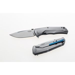 Navaja italiana LIONSTEEL TRE BL con hoja de acero M390 de 7,4 cm y empuñadura de titanio 6AI4V gris y clip azul